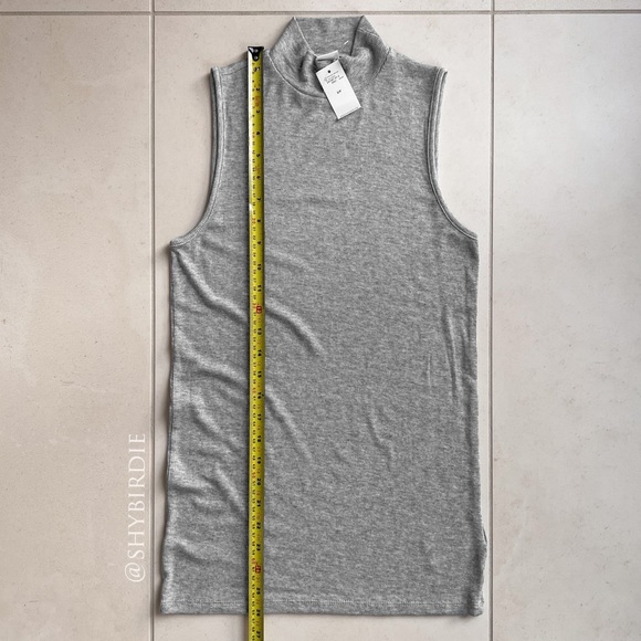 NWT GAP Slim Fit Ribbed Sleeveless Mock Neck Top - Picture 6 of 10